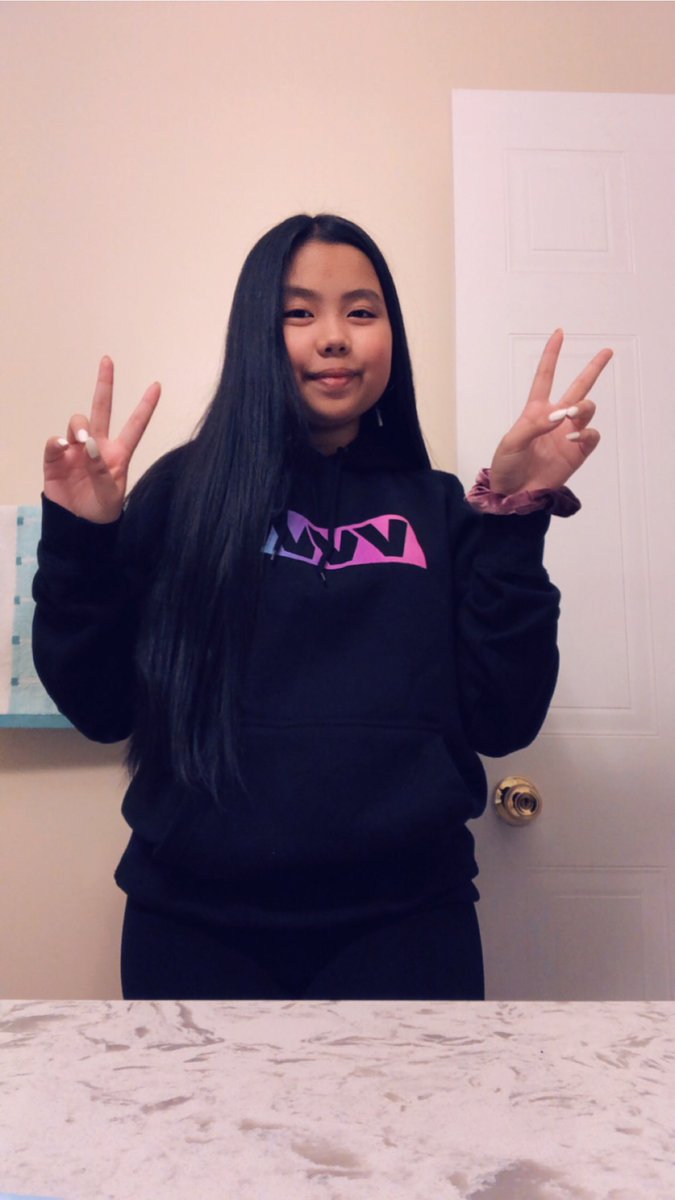 multi_mxrrell's tweet image. MY MERRELL TWINS SWEATER CAME TODAY☺️☺️ I WAS SO EXCITED AND WORE IT ONCE I GOT HOME FROM SCHOOL TODAY!!🥰 I LOVE THEM AND THIS SWEATER SO MUCH💘💘 @MerrellTwins @veronicamerrell @VanessaMerrell @thepaulmerrell @FanjoyCo