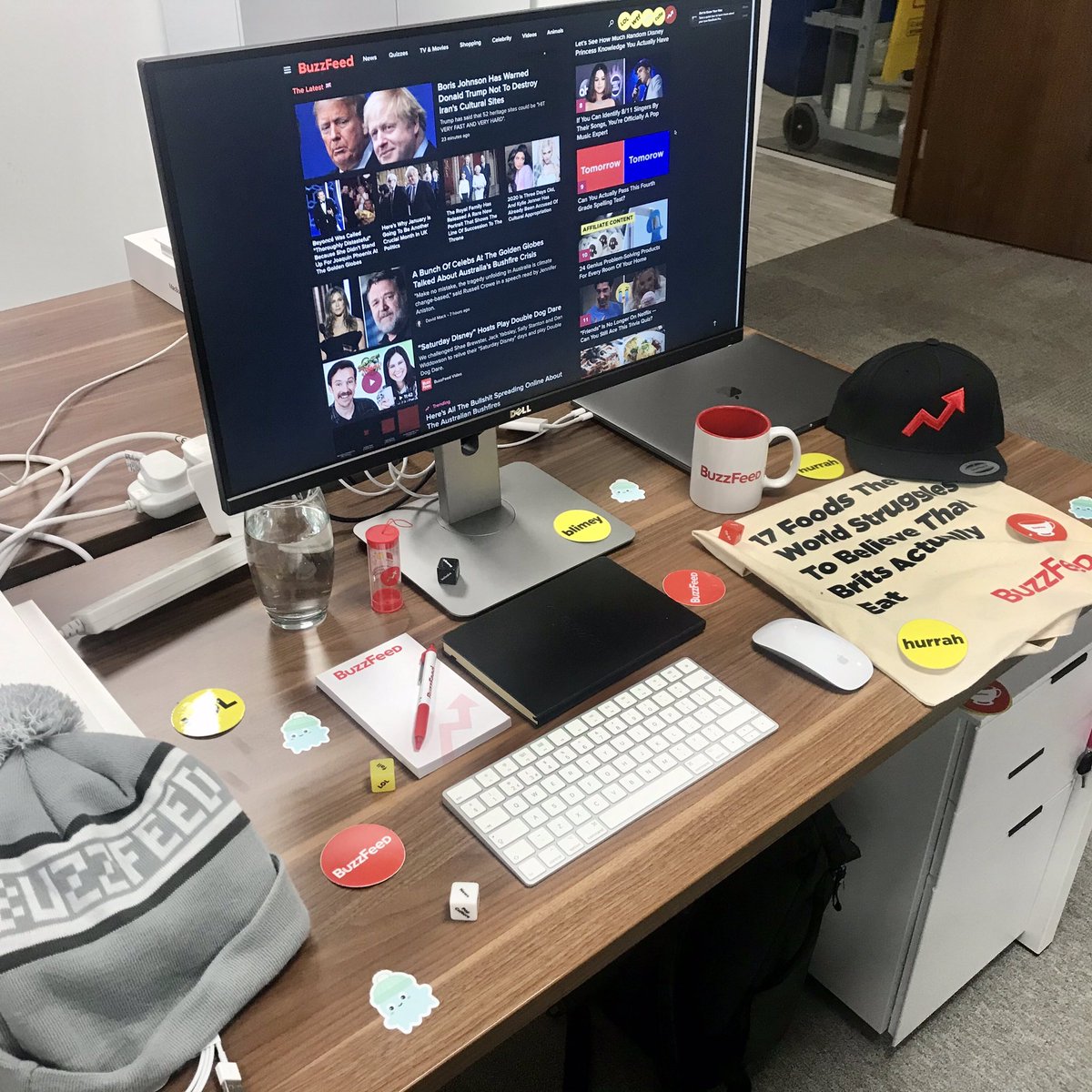 markgono's tweet photo. Settling in on my first day #buzzfeed #software #itsblue https://t.co/9N9W9LyW5R