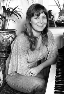 Happy Birthday to the much loved and missed Sandy Denny 6.1 47. 