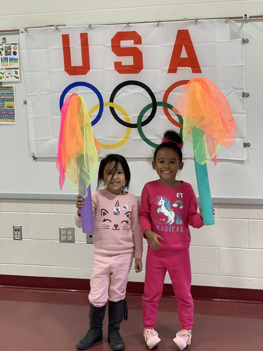 keepmoving_PE's tweet photo. Our Olympic Torch made its way through @Dale_City_ES #GOUSA @TeamUSA @lausanne2020 @youtholympics https://t.co/veKitbwbDQ
