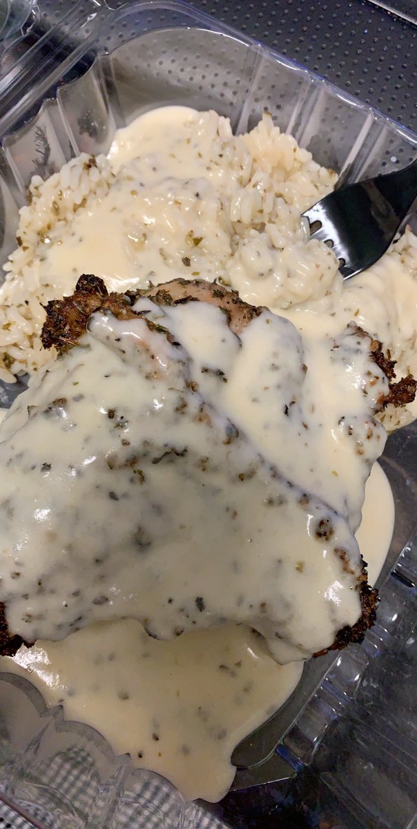 13RobotsEats's tweet photo. Herb roasted chicken and lemon rice smothered in Parmesan cream sauce. #headchef #foodporn #icooksometimes https://t.co/nCPkxjTcB8