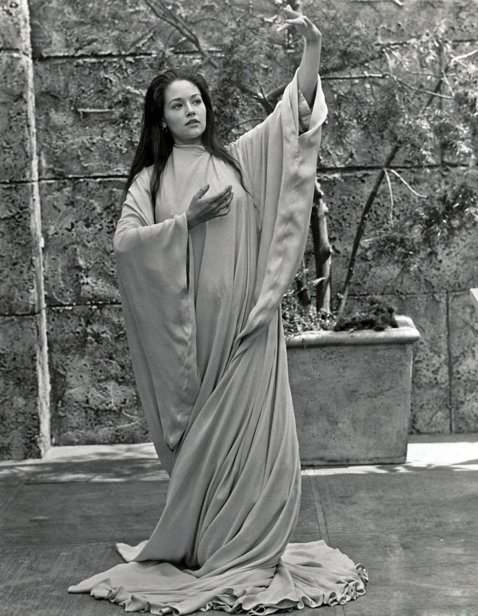 HusseyFan's tweet photo. Olivia 💛💫 @OliviaHusseyLA https://t.co/6cE06FyPpI