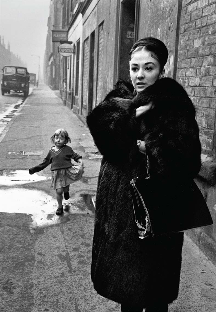 BoundPerfect's tweet image. WE LOVE LUCY! Congratulations @LucyBellGAL on 11 successful years! Photo credit #ColinJones from his recent exhibition at the #LucyBellGallery and also featured in the new issue of perfectboundmagazine.com Thank you Lucy for all your continued support x