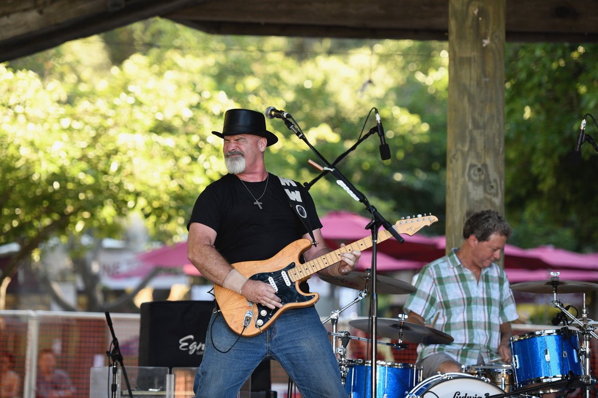 GilroyGarlicFes's tweet photo. The Gilroy Garlic Festival offers a variety of live music all weekend long.  From blues to rock, and mariachi to pop, there's something for everyone. Applications are open now through March 13. Apply today! #gilroygarlicfestival #gilroy42 #garlic2020 https://t.co/jt3czwgdet https://t.co/StsgGlIKzy