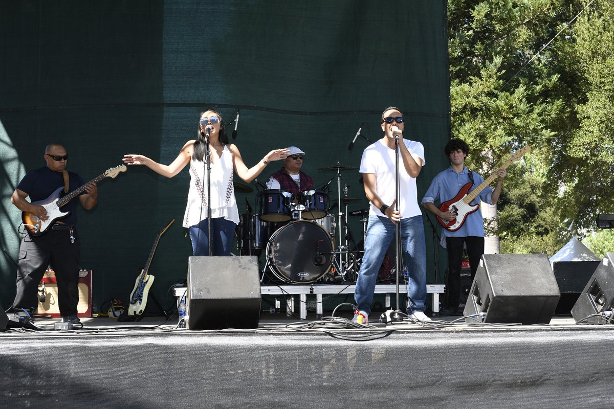 GilroyGarlicFes's tweet photo. The Gilroy Garlic Festival offers a variety of live music all weekend long.  From blues to rock, and mariachi to pop, there's something for everyone. Applications are open now through March 13. Apply today! #gilroygarlicfestival #gilroy42 #garlic2020 https://t.co/jt3czwgdet https://t.co/StsgGlIKzy