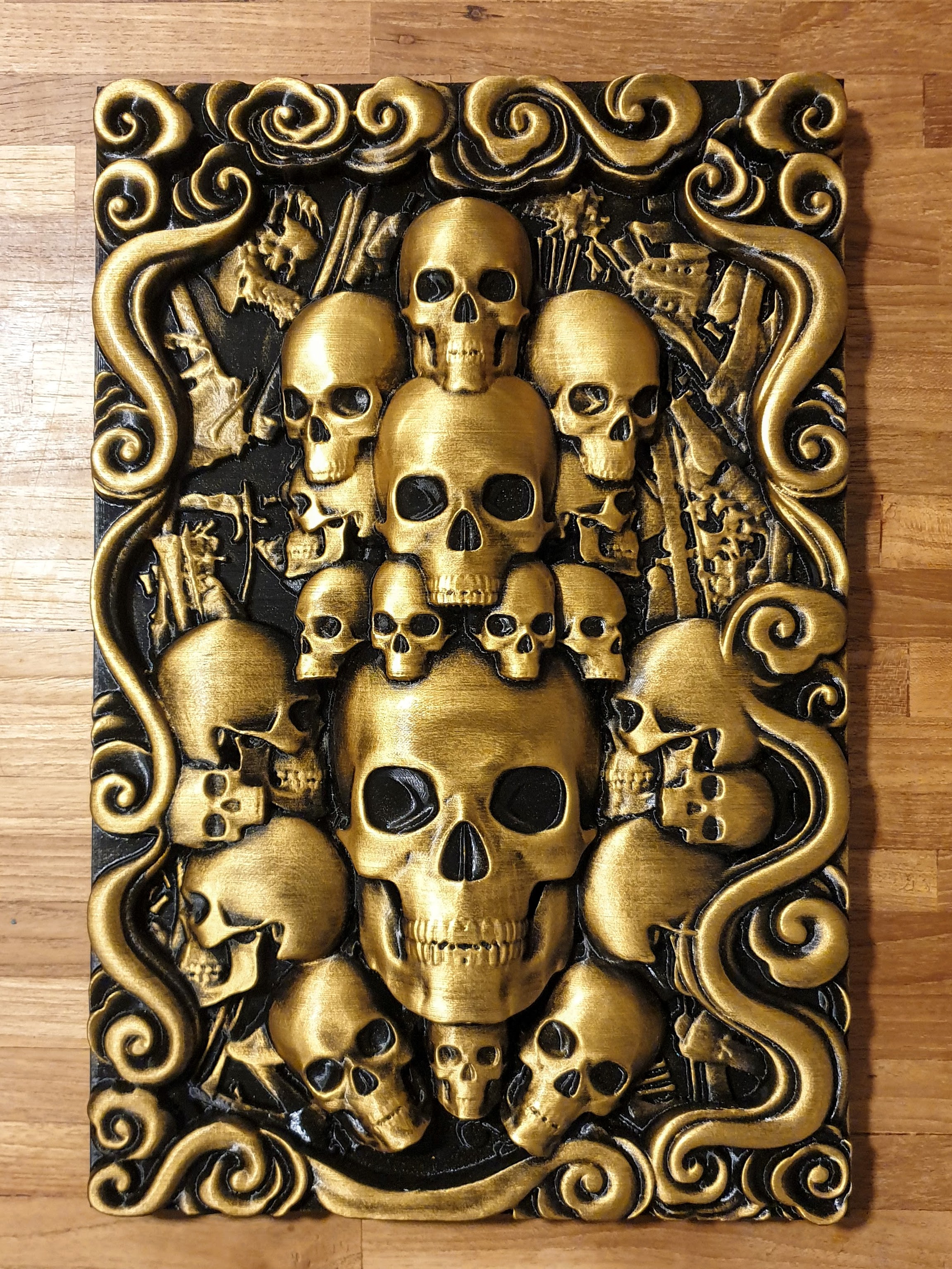 Philippe Maegerman on X: rub 'n buff gold with a sponge on black PLA, good  stuff #3dprinted #rubnbuff #gold #skulls  / X