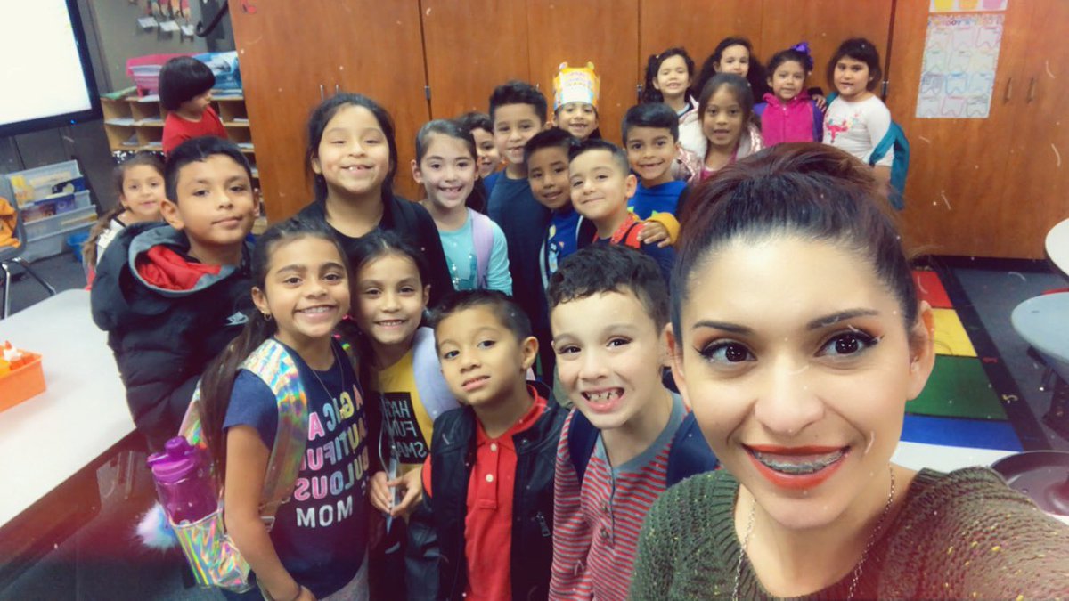 MrsRuizPK's tweet photo. Our 2020 is looking just as good as we look. #BKRocks #FirstGradeBilingual #MondayMotivation #Celebrations #that2020visiongotuslike #BeatkatBest @BlackBearkats https://t.co/kGr1Eljpjd