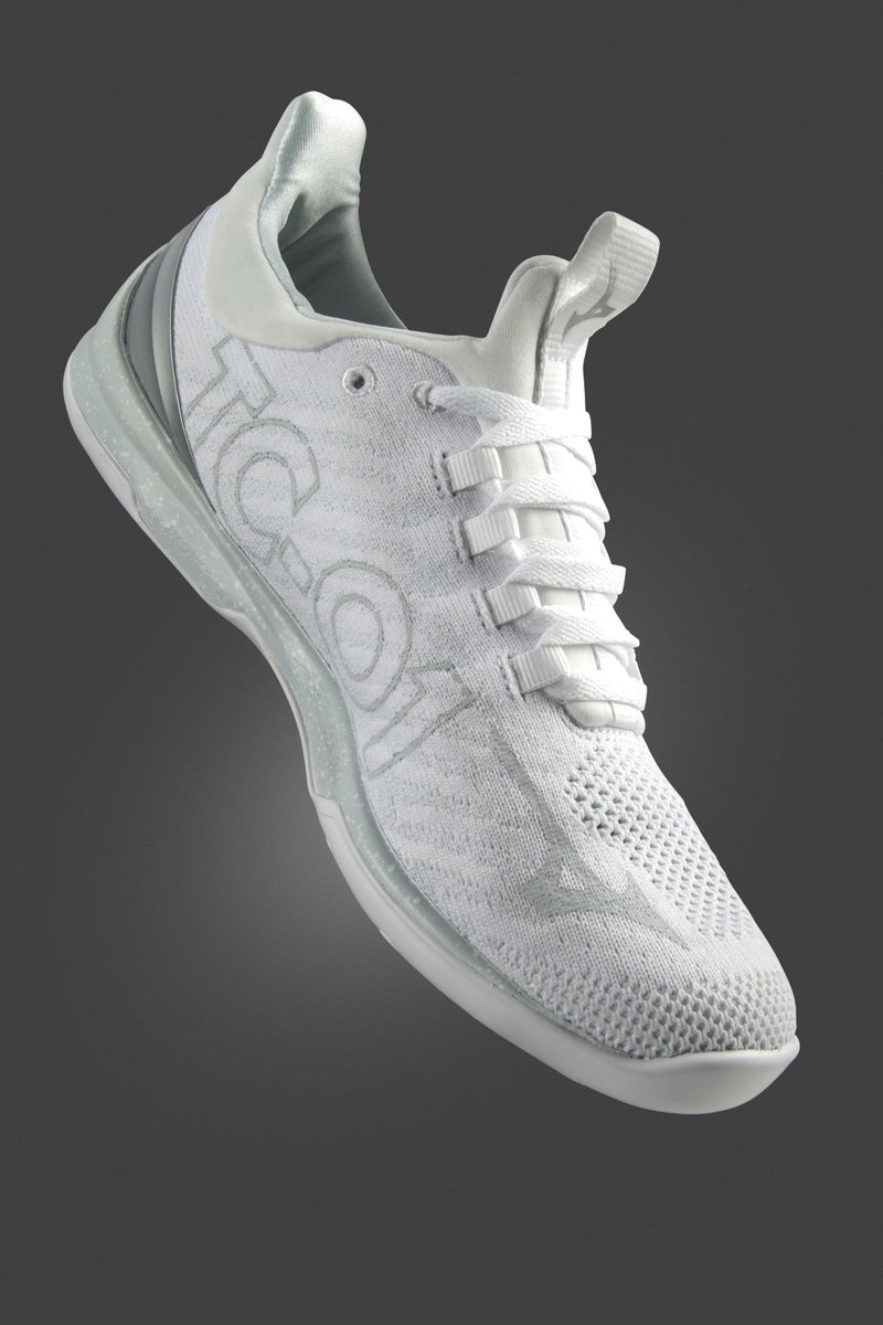 Mizuno Fastpitch Usa Balance Is Strength And The Mizuno Tc 01 Training Shoe Utilizes Innovative Performance Research To Help Improve Body Awareness And Foot Sensitivity To Deliver A Sophisticatedly Advanced Training