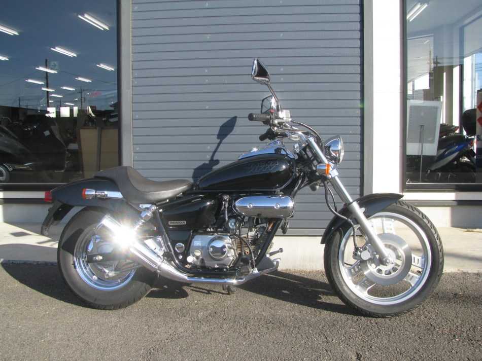 有 川口輪業 中古車 ホンダ マグナ50 ブラックが入荷しました 空冷4サイクル単気筒エンジンに4速トランスミッションを搭載したアメリカンスタイルの50ccです 店頭でぜひご覧ください ホンダ マグナ50 Magnafifty マグナフィフティ 有 川口輪業 中古車 ホンダ マグナ50 ブラックが入荷しました 空冷4サイクル単気筒エンジンに4速トランスミッションを搭載したアメリカンスタイルの50ccです 店頭でぜひご覧ください ホンダ マグナ50 Magnafifty マグナフィフティ