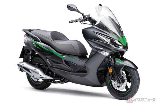 PutiMotor's tweet photo. 欧州カワサキが、125ccスクーター「J125」の2020年モデルを発表❗️
スーパースポーツモデル譲りの精鋭な外観で、ワンランク上のクラスのボディサイズ。
プリロードを5段階調整できるリアサスペンション、フロント260mm/リア240mmのブレーキディスク、ABSなどを採用😲
https://t.co/AlGBgsCvVu https://t.co/oSW4iff2ZC