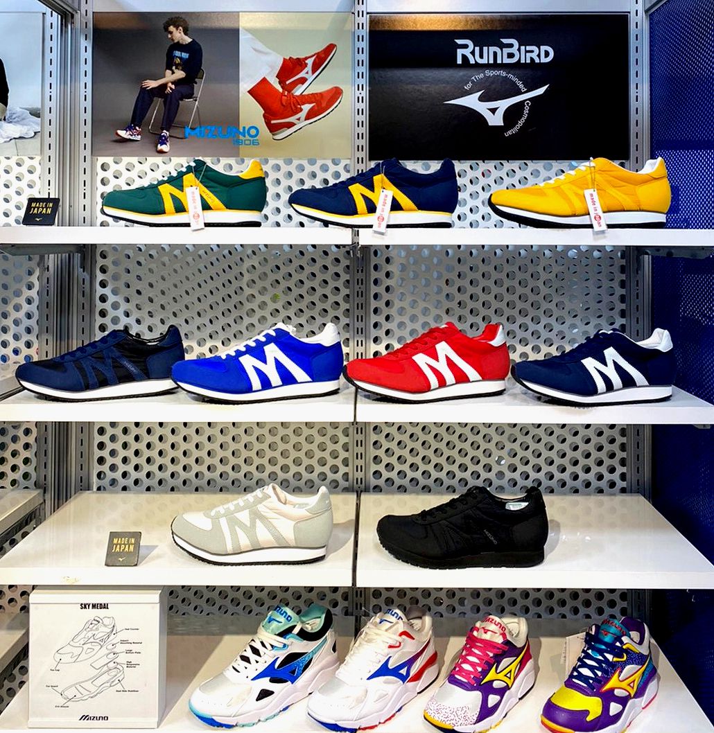 Mizuno Tokyo V Twitter 人気の M Line シリーズ ランニングシューズ由来のクッションと スッキリとした細身のデザイン カラーバリエーション豊富で あなたのスタイルに合う一足が見つかります これから初詣 の皆様のお供にどうぞ Mライン スニーカー 復刻