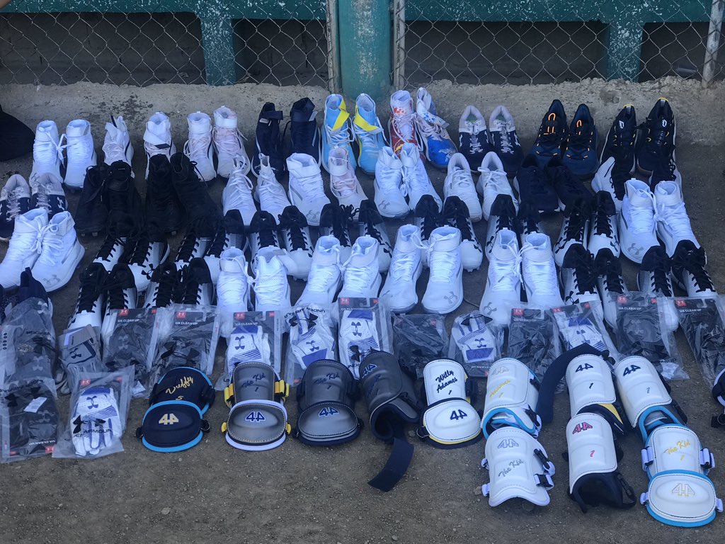 ocollado10's tweet photo. @willya02 llevando alegria a los niños de sus pueblo Janico #MadeInJanico #OrgulloJaniquero @YOHANNA_NUNEZ @TigresdelLicey https://t.co/30m1xqlfR8