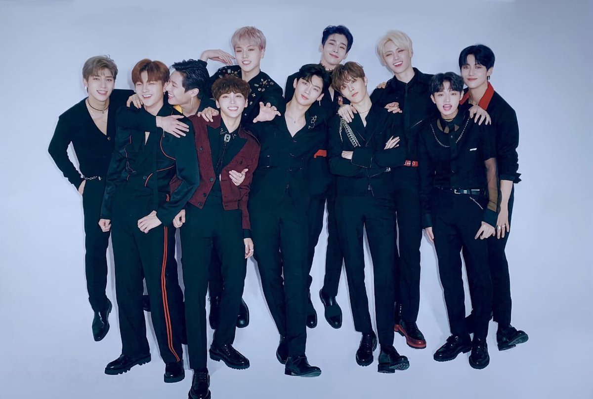 nafsibucin's tweet photo. Mau peluk mereka satu2, terus bilang : "congratulation glad you doing great."

#no_disband_X1 #사랑하는_엑스원_고마워 https://t.co/5nuKSkulFd
