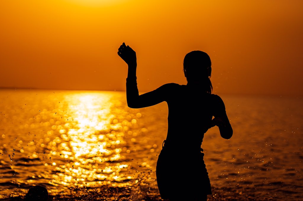 LynkFlorent1's tweet photo. Je me suis amusé à faire des compliments au soleil; Il en a rougit. #Team228 https://t.co/qyYeo0Uoxj