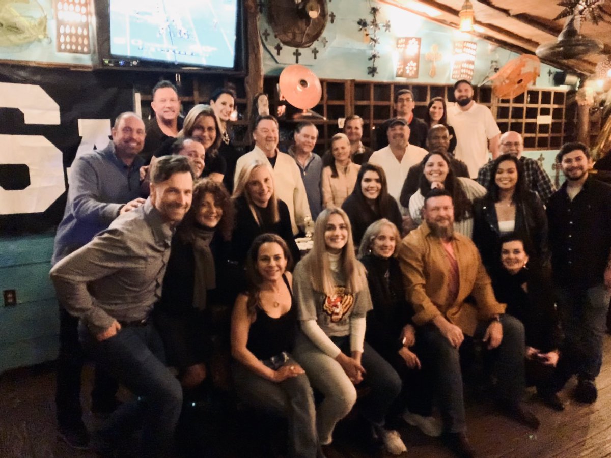 AlexanderSmithA's tweet photo. Alumni unites to celebrate DAVID ARNOLD (KING ASA) 🏆

David, you are APPRECIATED and LOVED by every student that has walked through ASA’s doors! Thank you for impacting the lives of thousands! ❤️#alumnireunion #highschoolreunion #highschools #alumnilove #thankyou #texaseducation https://t.co/S5PRxP3Wo0