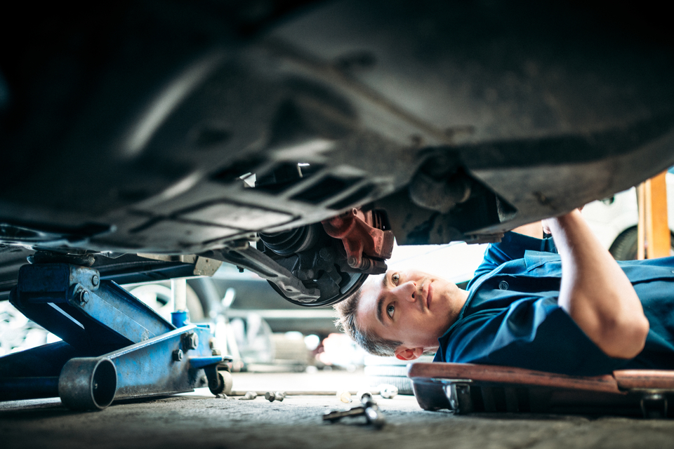 ForrestChevMo's tweet image. We’re helping make vehicle maintenance more affordable for you this winter! Click to explore our current service specials and make an appointment easily online! bit.ly/2Ygv7Kr