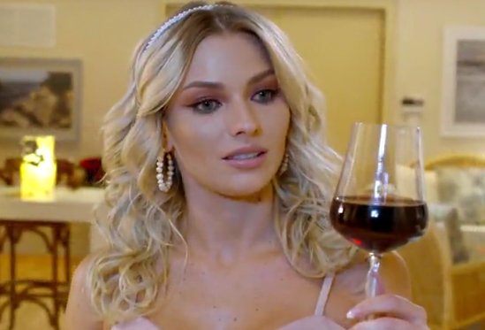 FamilyGSotoArg's tweet image. #Fotos #Capítulo50 #SolteroConHijas #Masha @irinabaeva1 Pensaba pasar Año Nuevo sola pero recibe un mensaje de #Efraín Invitándola a pasarla en casa de los #Paso #5