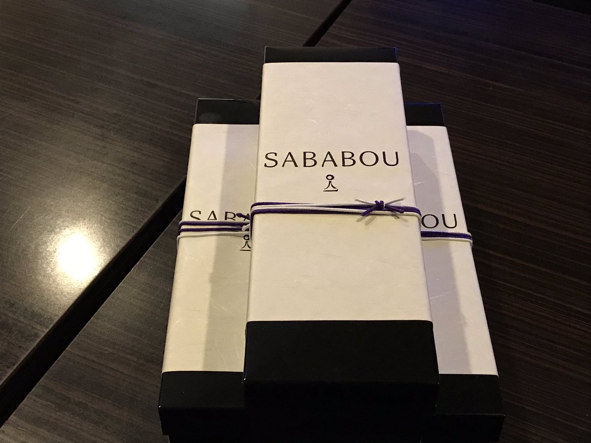 t97004043's tweet photo. SABABOUさんの棒寿司を3本購入して知り合いに布教。
大変好評でした👍
1本3000円と高めですが、上下に鯖の身が敷かれておりしっかりと旨味を感じられるので決して損は無いと思います。
頻繁には購入出来ないですが月一のご褒美などに良いかと😊
#SABABOU #鯖の棒寿司 https://t.co/IDypiMcCW4