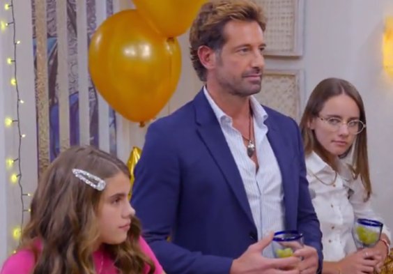 FamilyGSotoArg's tweet image. #Fotos #Capítulo50 #SolteroConHijas Los deseos de Año Nuevo del tío #Nico @gabrielsotoMEX 😍 #TeamNico ❤️ #8