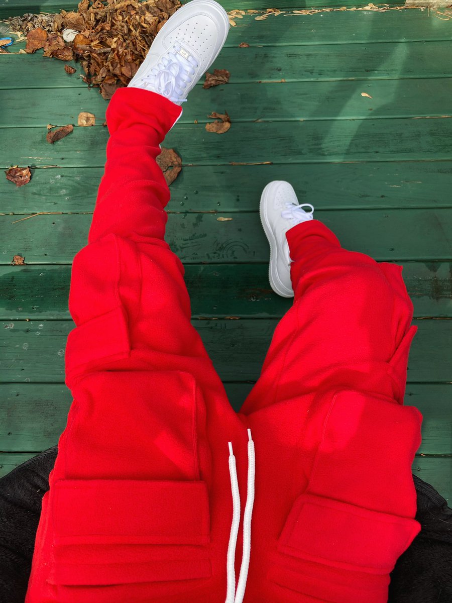 hollywoodhunna's tweet photo. ketchup red cozy pants 🍟 a simple retweet to join my giveaway 👀🩸 https://t.co/6yngvijmO8