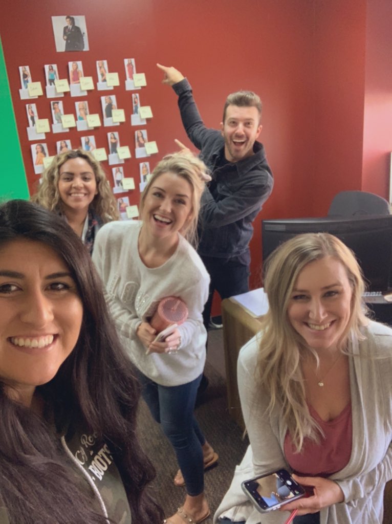 moniqueparra's tweet image. GIRL.. your day is MADE! 💁🏻‍♀️🥳🙌🏼 

Should we show them our draft pic from last week... 

.... okay, I will! 🤗 

#TheMostDramaticDraftEver 🌹 #TheBachelor