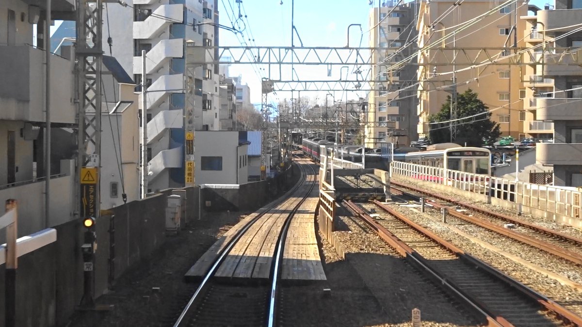 おきらく娯楽工房 على تويتر 京王線笹塚 仙川間の高架化工事区間の状況を確認しました 工事進捗が早い区間は木製覆工が設置されており 動き始めていることが確認出来ました 動画にまとめましたので参照頂ければ幸いです T Co 2aowjm4slj