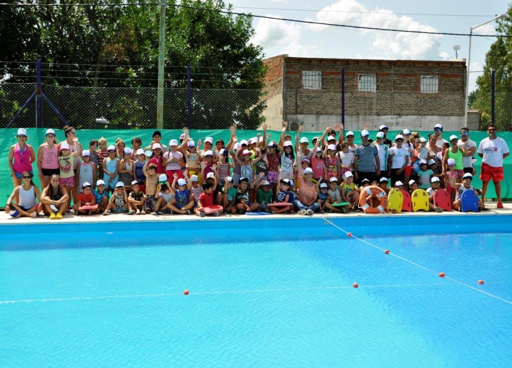 En el barrio Libertad inauguramos hoy la Colonia municipal 2020, donde chicos y chicas de Cañuelas disfrutan de sus vacaciones. Este año van a realizar clases de natación, talleres de arte, música y actividades deportivas. ¡El clásico de todos los veranos sigue creciendo!