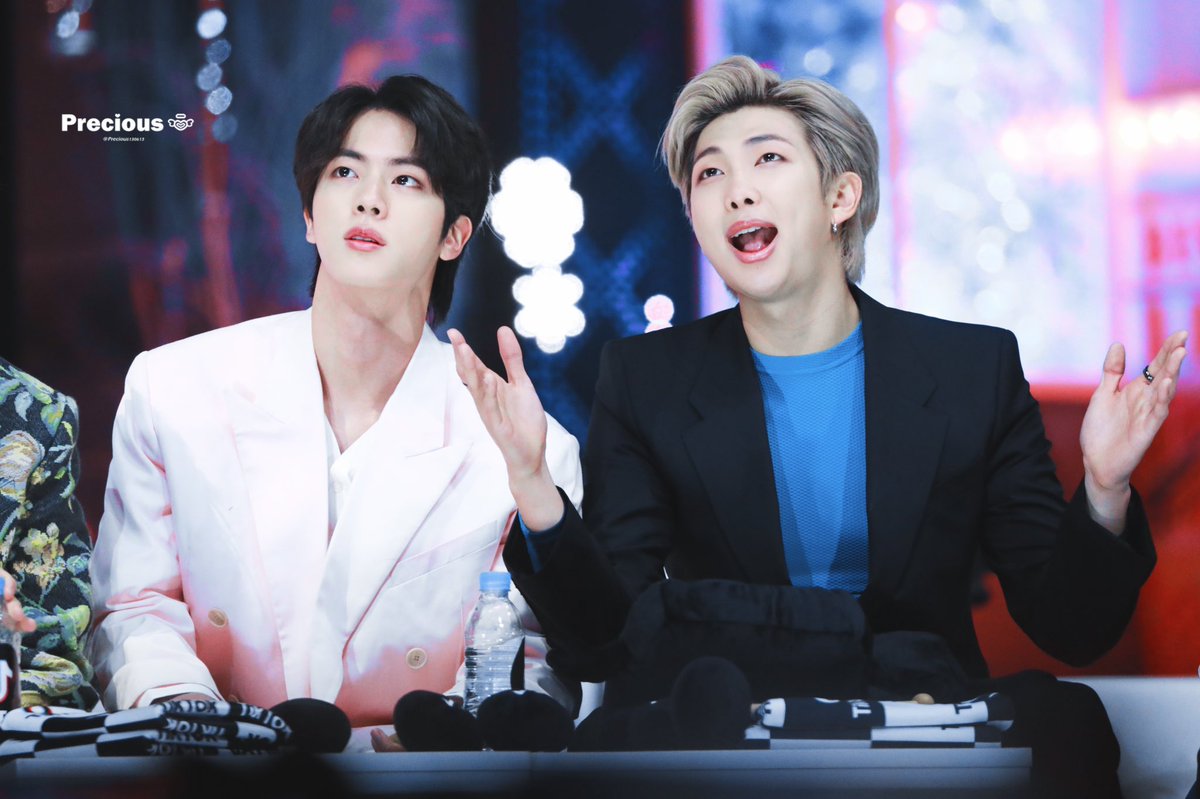arab_seokjin's tweet photo. 200105 || صور - HQ 📸

سوكجين و أر إم  من حفل جوائز الـ قولدن ديسك ♥️
#BTS #방탄소년단 #Seokjin #GDA @BTS_twt 
-HJ https://t.co/77VlAwWdn3
