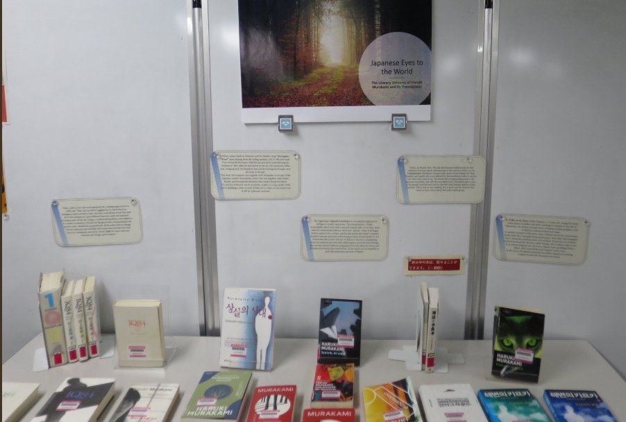 東北大学附属図書館 Tohoku Univ Lib A Twitter 本館のグローバル学習室では 様々な言語 に翻訳された村上春樹さんの図書を展示中です 日本語版とは異なる雰囲気 の表紙デザインや 留学生コンシェルジュによる英語解説を楽しんでください 一度読んだあの名作を別