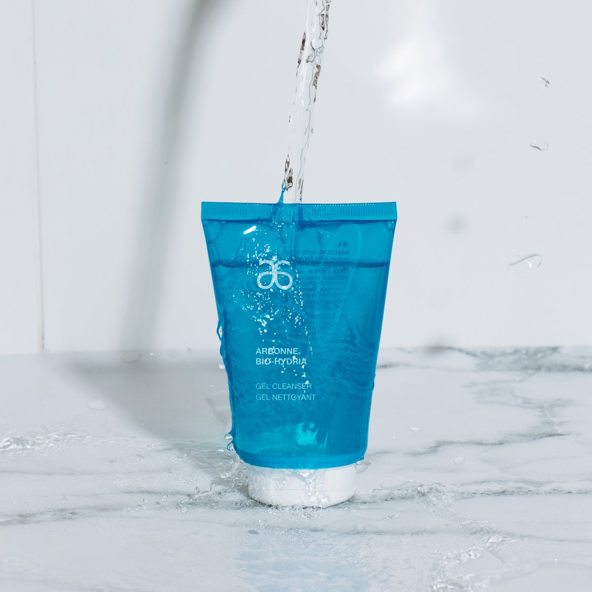 arbonne's tweet photo. A hydrating cleanser that cleanses your skin without stripping its moisture? YES PLEASE. The Arbonne® Bio-Hydria™ Gel Cleanser effectively eliminates daily grime and makeup, but also contains Witch Hazel that moisturizes to soothe and soften the skin. https://t.co/WaCw2spTlK https://t.co/vnDvLP7Dc2