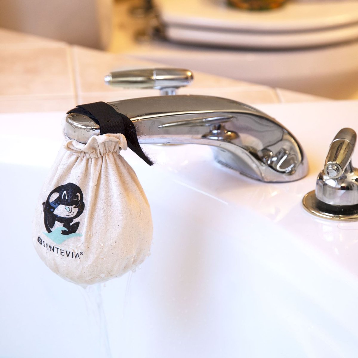 Chlorine is a tap water contaminant that irritates dry and sensitive skin. Say goodbye to chlorine with our easy-to-use Bath Filter. It filters up to 99% of chlorine and lasts for 100 baths 🛁💦

#santevia #bathfilter #chlorinefree