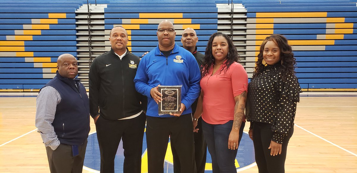 smokeymom's tweet photo. KCPS GIRLS Coach of the year. Jeff Atkins.@LCPA_Athletics @kcpublicschools @CoachFeesa @KCPS_Lincoln @ADCoachG https://t.co/0jSpV5saGX