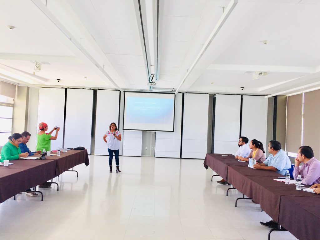 CruzAmira's tweet photo. Durante la jornada #Comunicación y #Colectividad - #Conectividad, la también radialista, activista y feminista comunitaria nos detalló el histórico proceso de #TaleadeCastro #SierraNorte #Oaxaca que es referente internacional en materia de #Telecomunicaciones y Telefonía Celular. https://t.co/qs6GNOxb2p