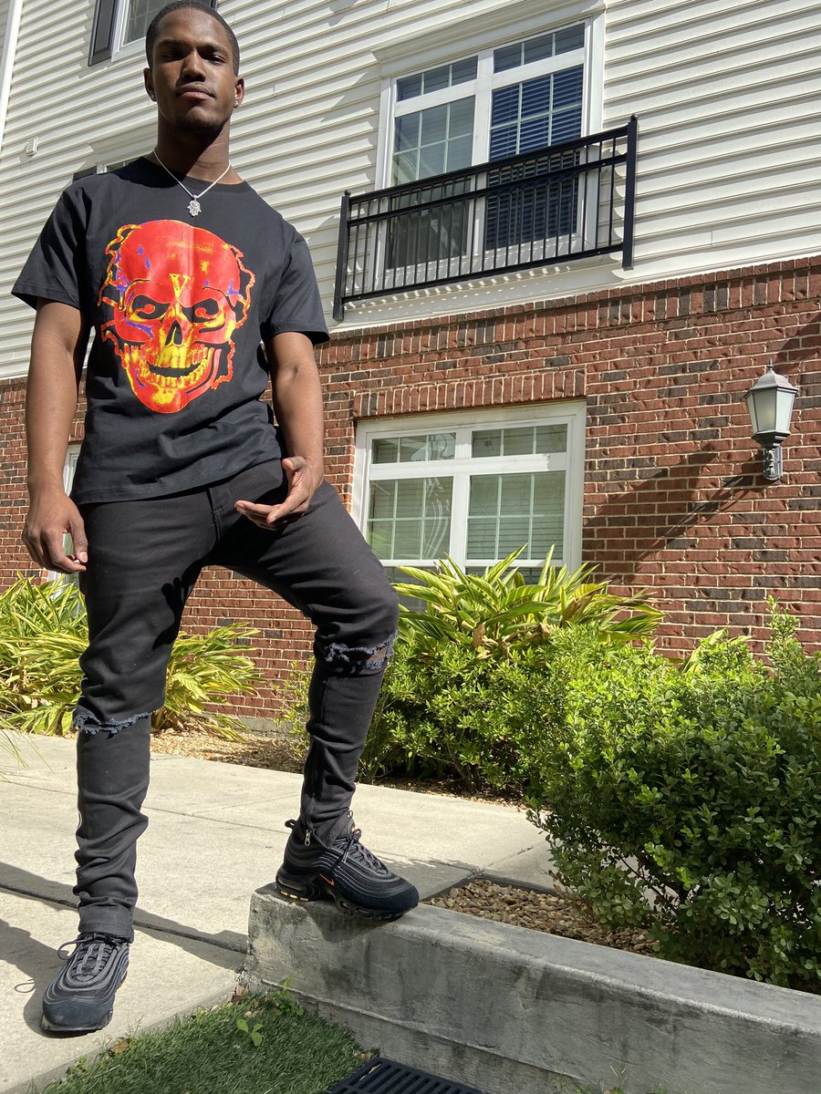 billionaire_kt's tweet photo. Twitter don’t show no love but it’s cool Happy Bday to me 😁 LEAVE ME #Vlone #20yearsyoung #Blaat https://t.co/dvam2Rc4Ff