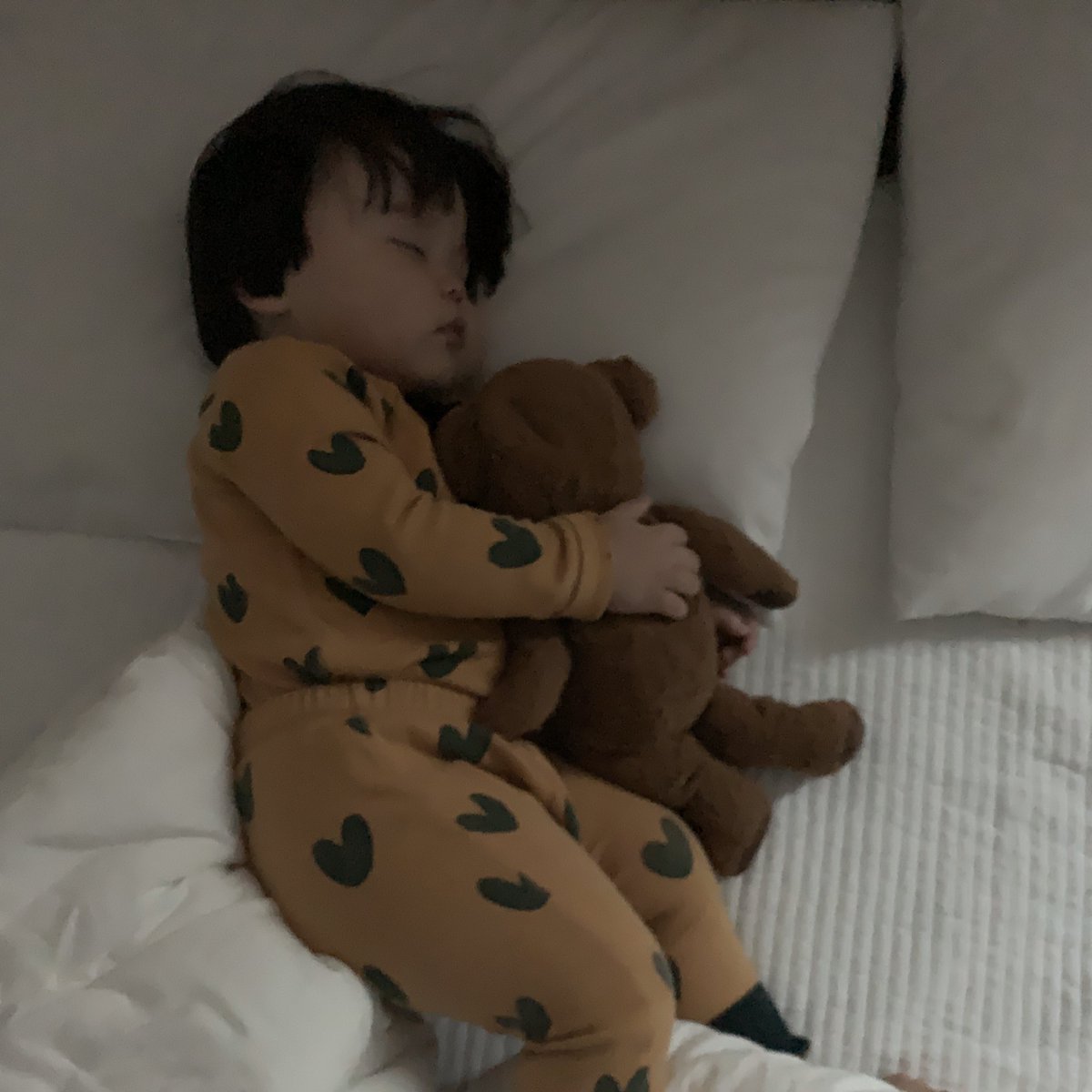 곰돌이 안고자는 곰돌이🐻🧸