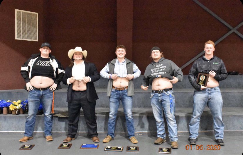 ereeves54's tweet photo. Award banquet was a absolutely success for the o-line. @SHSJacketFB @linemanissues #gutsout https://t.co/hNNQScOXl5