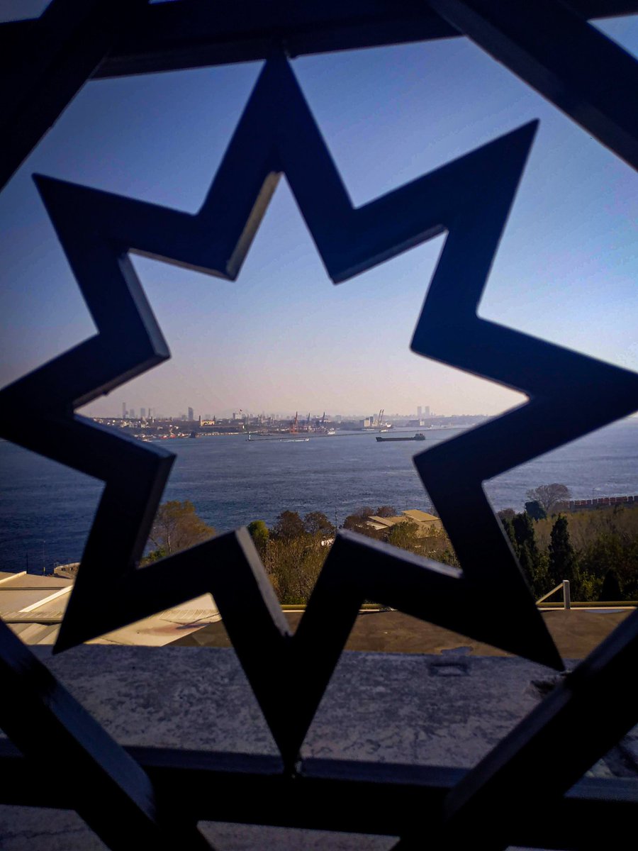 ValeriaDlaTorre's tweet photo. El Bósforo y el Palacio Topkapi
#Turquía #Estambul #Palacio #Topkapi #PalacioTopkapi #TopkapiPalace #arquitectura #luz #Geometría #arcos #oro #gold #arch #Geometry #light #arquitetura… https://t.co/fFPNQQyp1H https://t.co/sdjX306RRp