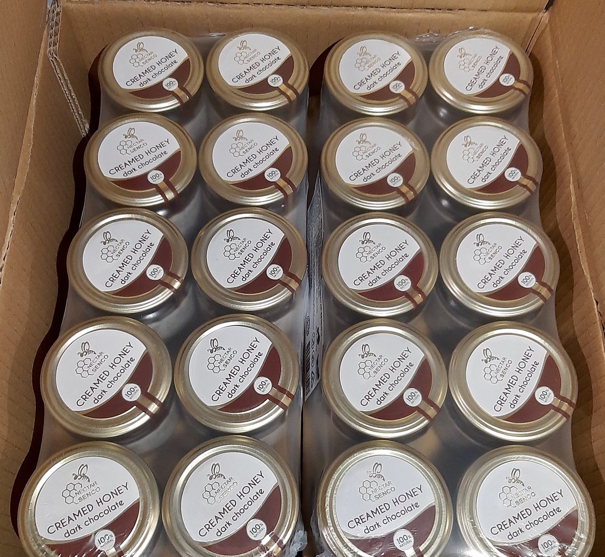 NectarSenco's tweet photo. Packed creamed honey TM “Nectar Senco” with dark chocolate for export 🐝🍯🍫😋👍
#NectarSenco
#CreamedHoney
#darkchocolate https://t.co/INpCKvd47P