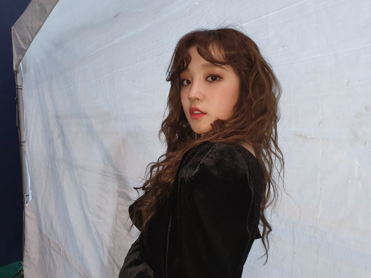 official_i_dle's tweet photo. [#우기] 골든디스크 비하인드 🖤♡❤💜
Photo by soojin

https://t.co/gLZZwYNFI1 https://t.co/GIlwUeLng4