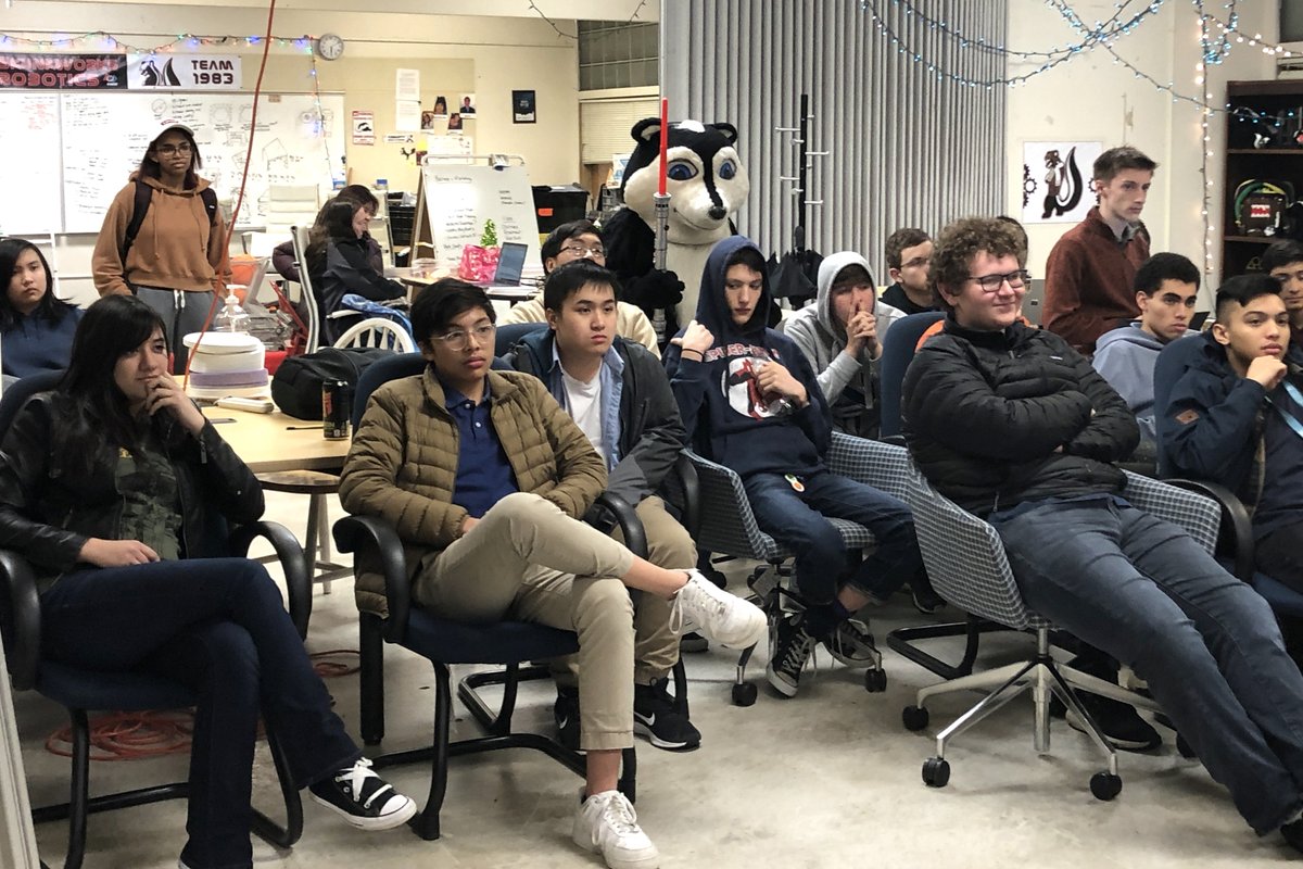 Skunks are in strategy mode.

#skunkworks1983 #infiniterecharge #firstwa #firstrobotics