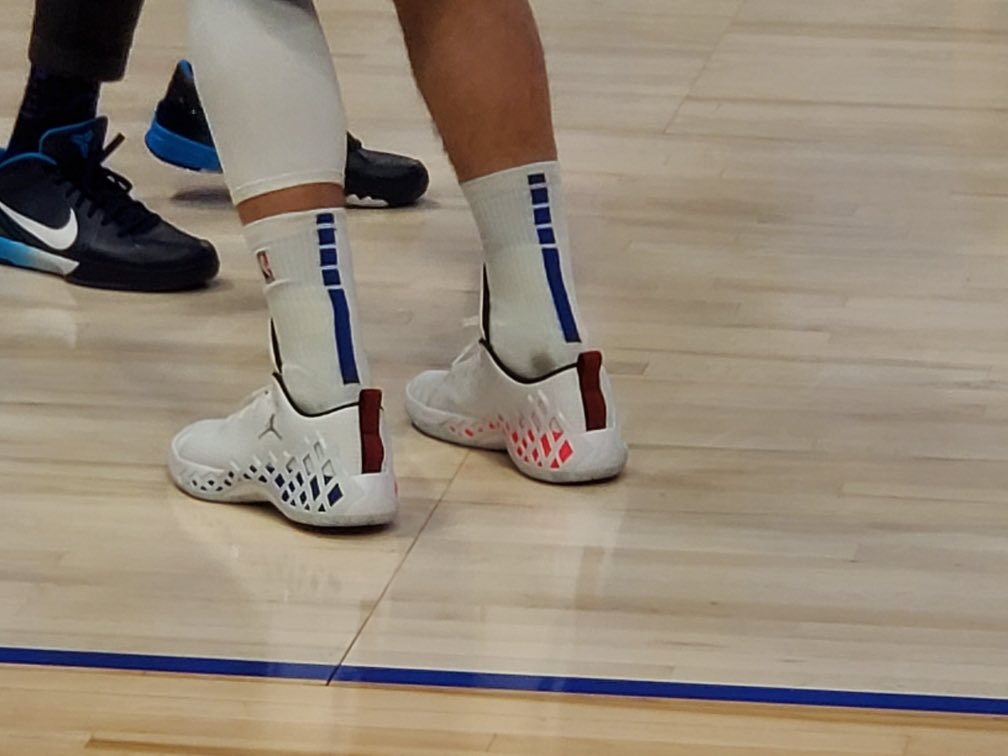 LukaDonkicks's tweet photo. ๐ฃNEW COLORWAY๐ฃ LD brought out a previously unseen colorway of the Jordan Jumpman Diamond Low tonight for shootaround. #pregamefit https://t.co/QNfHkf385V