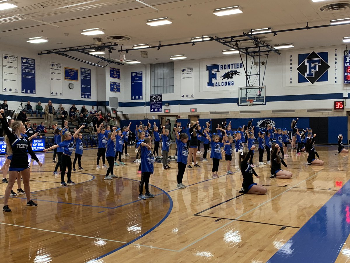 MihalikMrs's tweet photo. A great Monday night of Basketball! Exciting games from both JV and Varsity boys, and a stellar halftime performance by our Junior Falcon Cheerleaders! ๐ฆ๐๐๐ค#falconssupportingfalcons https://t.co/G3ef0QdlPw
