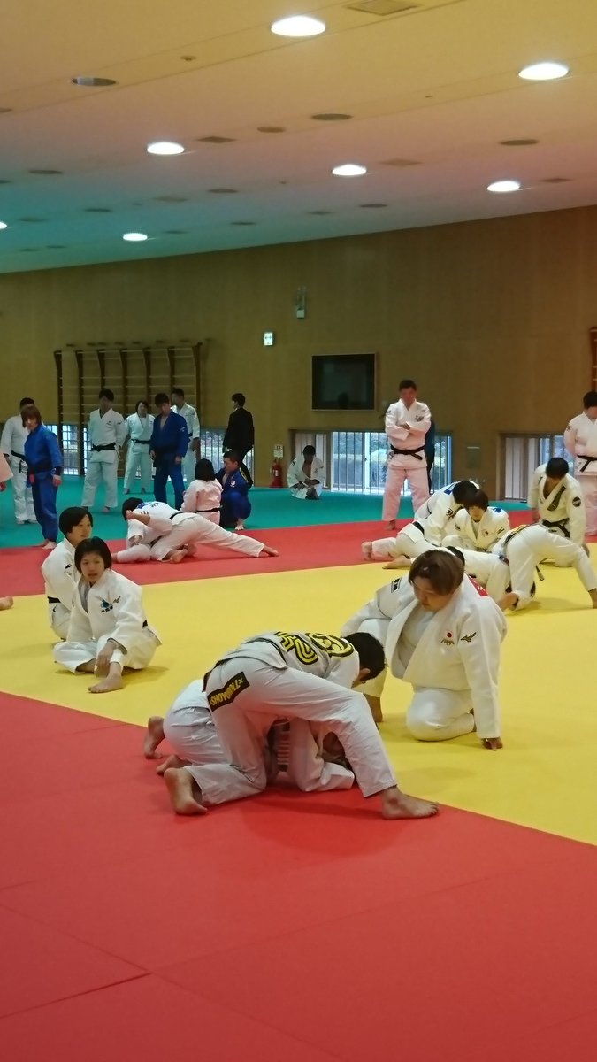 judobbm's tweet photo. 全日本女子強化合宿。本日は柔術家・中井祐樹氏による寝技の講習が行われています。 https://t.co/4awtDwwFbw