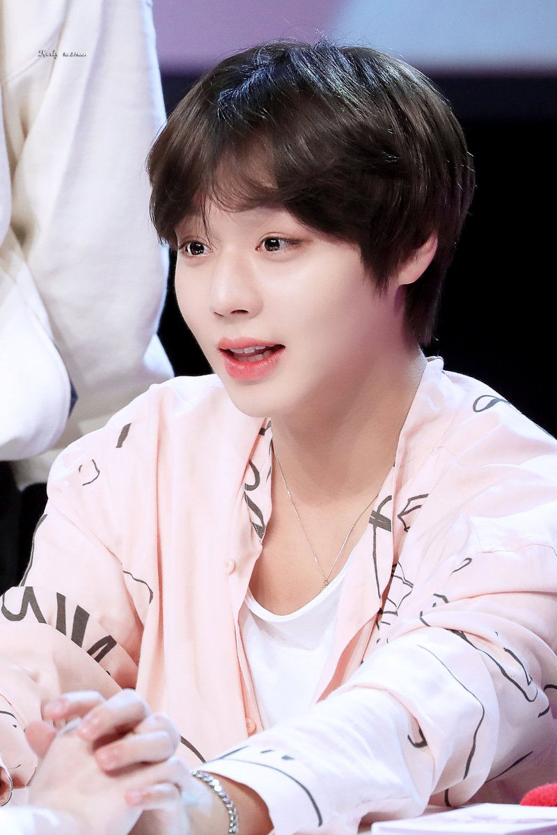 karly_jh's tweet photo. 200105  아임미미 얼굴상영회

표정변화 무엇😆

#박지훈 #ParkJihoon #지훈 #Jihoon 
#박미미 https://t.co/7jD5rVMoNm