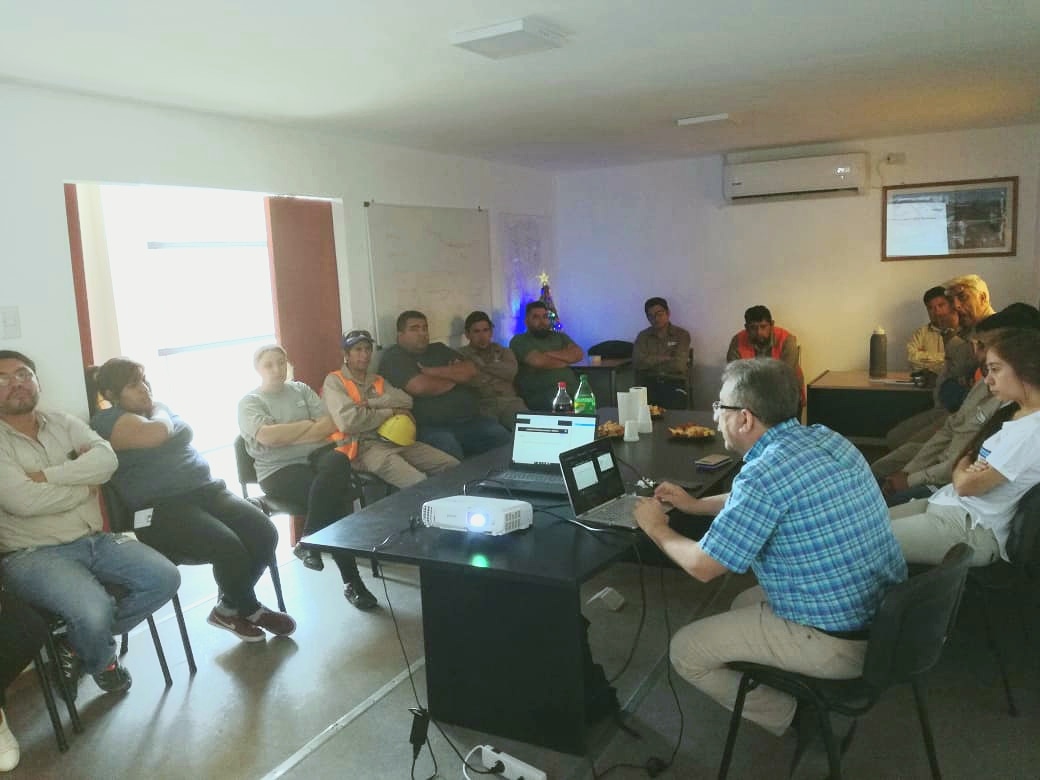 zijinliex's tweet photo. SEGUIMOS CAPACITÁNDONOS
#LiexSA inició un programa de capacitación orientada a su personal. El principal objetivo es profundizar aspectos de la actividad industrial del litio en todas sus dimensiones.
#Proyecto3Q #CapacitaciónMinera https://t.co/vH6acshVz7