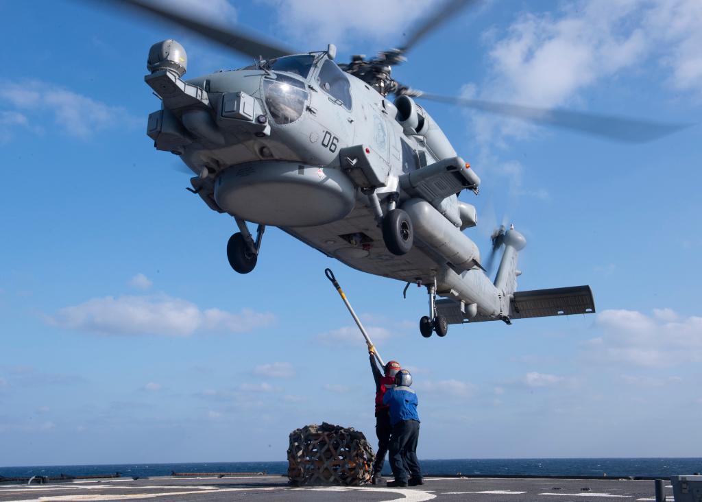 #USNavy photos of the day: #USSHarrySTruman conducts flight operations, #USSLeyteGulf returns from deployment, #USSBataan takes on supplies from #USNSWilliamMcLean and #USSShiloh conducts a vertical replenishment. ⬇️ info & download ⬇️: navy.mil/viewPhoto.asp?