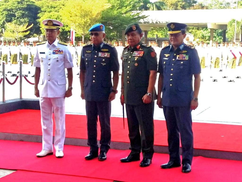 Ridhuan Hussain Pa Twitter Panglima Tentera Udara Diraja Malaysia Tudm Jeneral Tan Sri Affendi Buang Memulakan Tugas Rasminya Sebagai Panglima Angkatan Tentera Malaysia Atm Yang Baharu Hari Ini Newsmpb Https T Co Jbfilxuexi