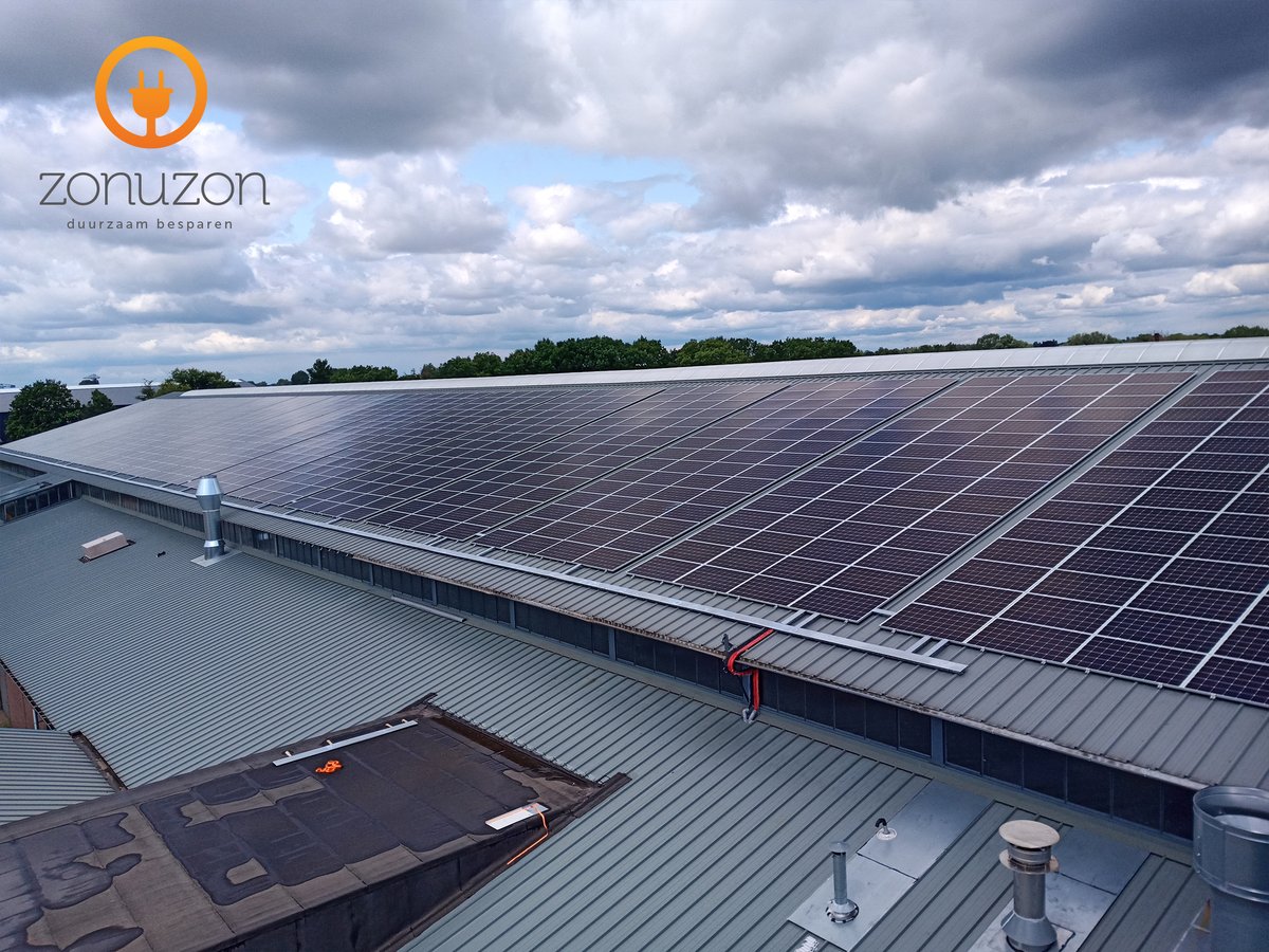 ZONUZON's tweet photo. Commercieel pv systeem opgeleverd! Goed voor bijna 300.000 kWh per jaar! https://t.co/rnAsu6ho6c