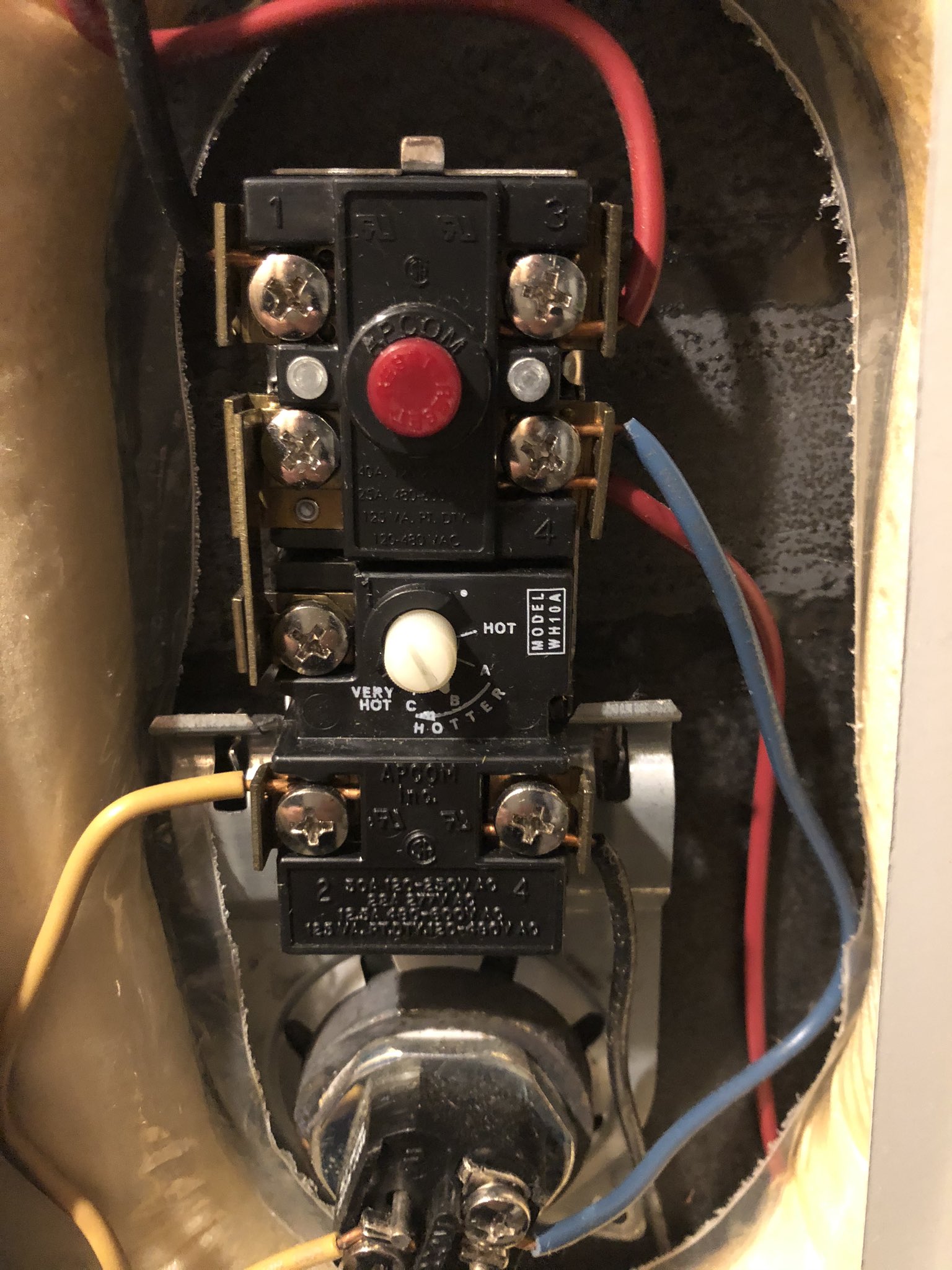Hot water heater thermostat outlet