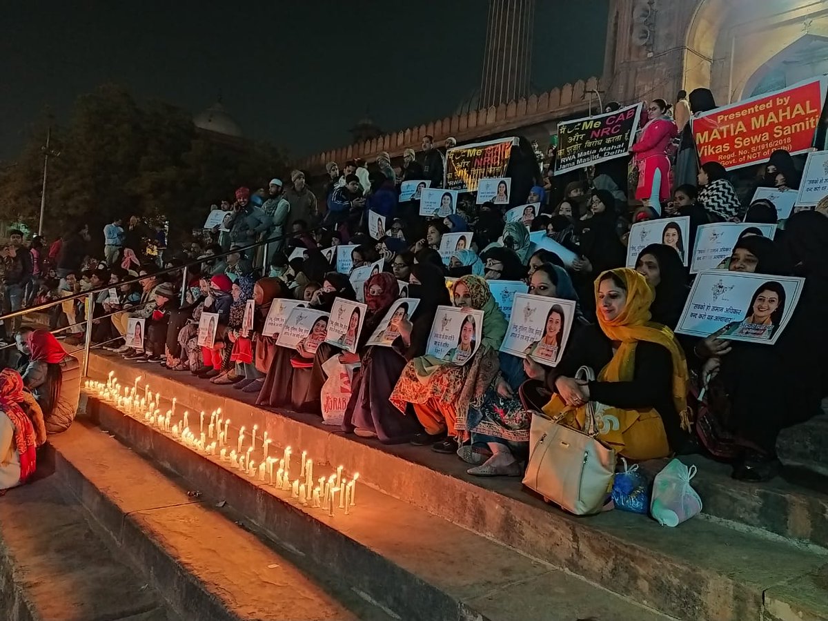 LambaAlka's tweet photo. सत्याग्रह : Day 1st : #jamamasjid #CAA_NRC_Protests #Delhi 🙏 🇮🇳
#1January2020 #NewYear2020 #India https://t.co/koaMgyVmYQ